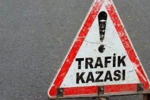 İzmir'de ehliyetsiz s&uuml;r&uuml;c&uuml; 5 kişiye &ccedil;arptı