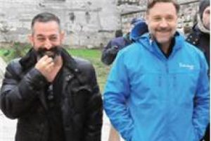 Russell Crowe'dan Cem Yılmaz'a şok tweet