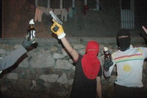 Ter&ouml;r yandaşları okul yaktı