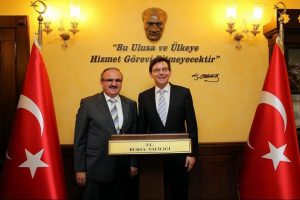 Mesafeler uzak ama...