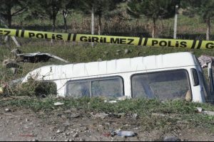 Feci kaza: 1 &ouml;l&uuml;, 14 yaralı
