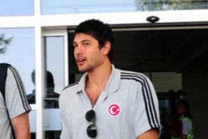 Cenk Akyol'dan Anadolu Efes'e k&ouml;t&uuml; haber!
