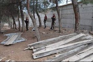 Okul duvarından d&uuml;şen iş&ccedil;i hayatını kaybetti