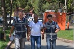 Nikahsız eşine zorla fuhuş yaptırıp pazarlığı izledi