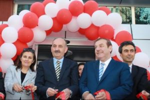 Profes&ouml;r a&ccedil;ıklama yaptı, bakan tepki g&ouml;sterdi
