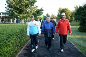 Başkan D&uuml;ndar, vatandaşlarla spor yaptı