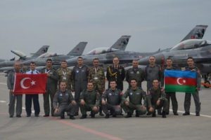 T&uuml;rkiye-Azerbaycan u&ccedil;aklarından ortak tatbikat