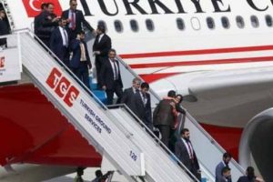 İşte T&uuml;rk rehinelerin takım elbise sırrı