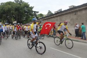 D&uuml;nya Arabasız G&uuml;n&uuml;'ne bisikletli kutlama
