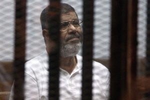Mursi'nin yargılandığı davanın duruşması ertelendi