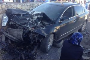 İş&ccedil;i servisi ile otomobil &ccedil;arpıştı:8 yaralı