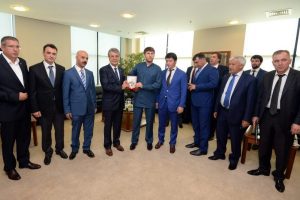 &Ccedil;e&ccedil;enistan'dan T&uuml;rkiye'ye yatırım daveti