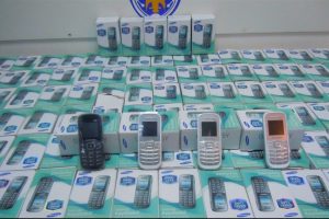 Kargo ile cep telefonu ka&ccedil;ak&ccedil;ılığına polis engeli