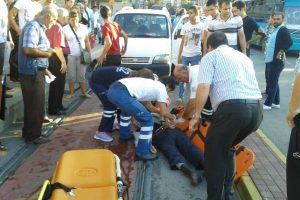 Bursa'da tramvay yolunda kaza