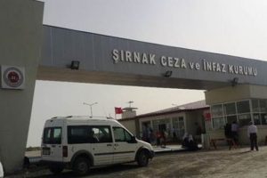 &Uuml;&ccedil; mahkum firar etti