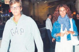 Annesinin boyunu ge&ccedil;ti...