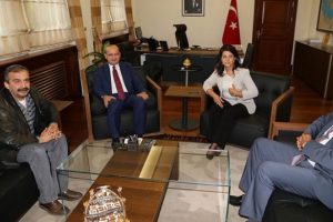 Yal&ccedil;ın Akdoğan, HDP'lilerle g&ouml;r&uuml;ş&uuml;yor