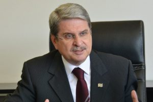 "Sığınmacılar merkezi bir kampta toplansın"