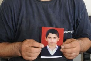 4 g&uuml;nd&uuml;r kayıp oğlunu arıyor