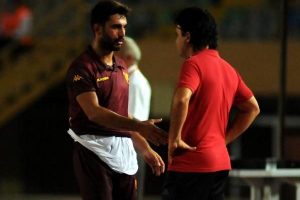 "Hi&ccedil; bir futbolcunun elini sıkmamazlık yapmam"