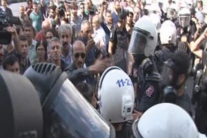 HDP'liler ve polis arasında gerginlik