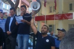 Somalı iş&ccedil;iler bankaları protesto etti