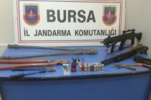 Hırsızlık yaparken kendi fotoğraflarını &ccedil;ekmişler