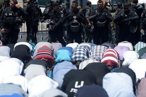 İsrail'den Mescid-i Aksa'da namaza yaş sınırlaması