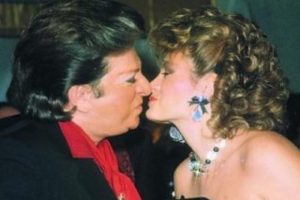 Zeki M&uuml;ren Ajda y&uuml;z&uuml;nden menajerini d&ouml;vd&uuml;...