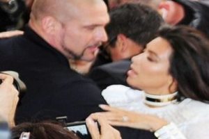 Kim Kardashian'ın sa&ccedil;ını yoldu...