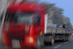 TIR ile motosiklet &ccedil;arpıştı: 1 &ouml;l&uuml;