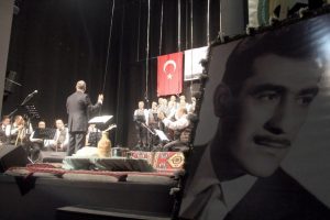 Nida T&uuml;fek&ccedil;i t&uuml;rk&uuml;leriyle Bursa'da anıldı