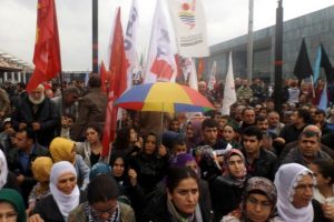Bursa'da Kobani'ye destek y&uuml;r&uuml;y&uuml;ş&uuml;