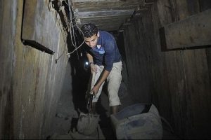 Gazze sınırında 18 t&uuml;nel yıkıldı