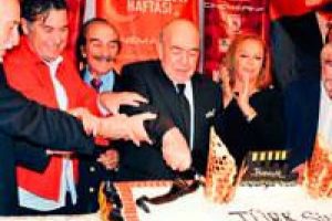 Sinemanın duayenine onur &ouml;d&uuml;l&uuml;...