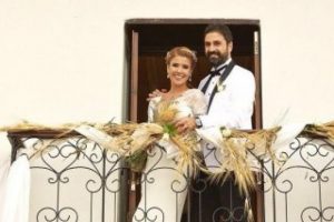 G&uuml;lben Ergen ve Erhan &Ccedil;elik balayı yerine Hacca gidecek...