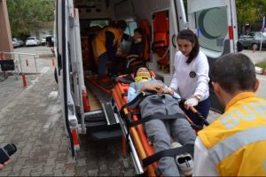Bursa'da otomobilin &ccedil;arptığı bisiklette...