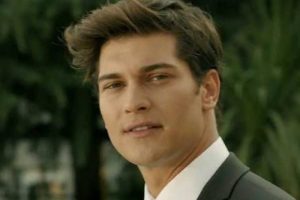 &Ccedil;ağatay Ulusoy sosyal medyayı salladı!...