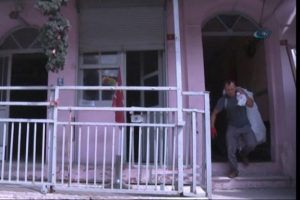 Yıkılan yuva sahte i&ccedil;ki deposu &ccedil;ıktı