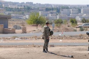 Kobani'de &ccedil;atışma s&uuml;r&uuml;yor
