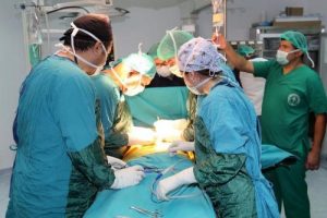 Mideden alınan par&ccedil;ayla yemek borusu yapıldı