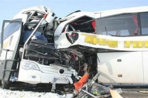 Yolcu otob&uuml;sleri &ccedil;arpıştı: 17 &ouml;l&uuml;, 45 yaralı