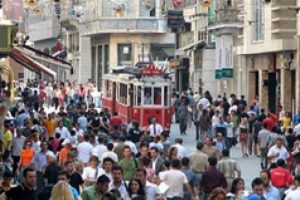 Baş&ouml;rt&uuml;s&uuml; protestosu