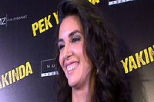 Ahu Yağtu'tan Cem Yılmaz'a destek...