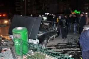 K&uuml;tahya'da aşırı hızlı ara&ccedil; trafiği birbirine kattı