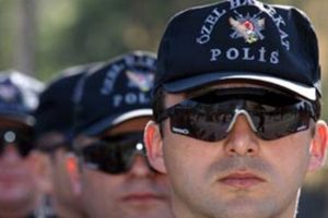 &Uuml;niversite mezunu polis alınıyor