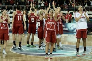 Periler yarı final aşkına!