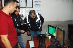 Bursa'da internet kafelere baskın!