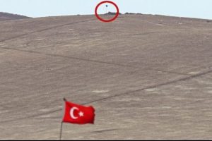 IŞİD Kobani yakınlarındaki Zorava'ya bayrağını dikti