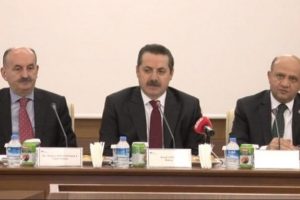 Bakanlar ila&ccedil; sekt&ouml;r&uuml; temsilcileriyle